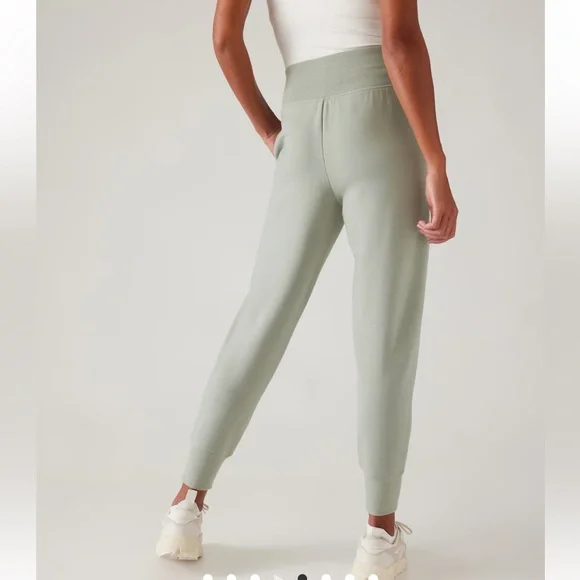 ATHLETA Coaster Luxe High Rise Jogger - M - Picture 2 of 11